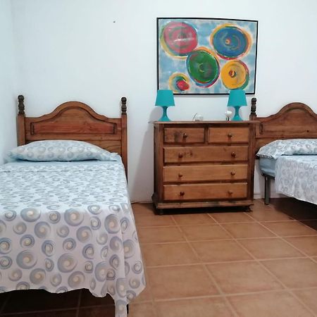 Habitacion En Un Bajo 2 Camas Individual Casa Compartida Абадес Экстерьер фото